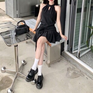 气质黑色挂脖吊带连衣裙女夏季修身绑带短裙无袖收腰显瘦a字裙子
