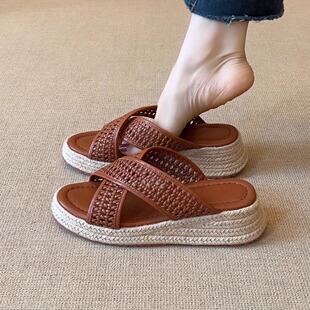 百搭草编厚底坡跟拖鞋 nnmiss 5cm休闲度假风编织交叉带露趾凉鞋
