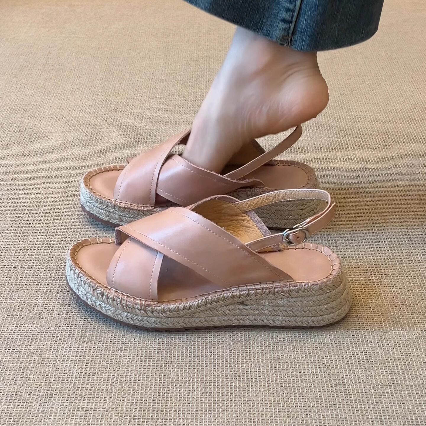 nnmiss/4.5cm简约法式圆头后绊带草编厚底坡跟百搭露趾罗马凉鞋