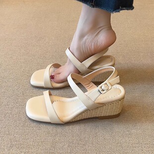 nnmiss 7cm巨软厚底草编坡跟百搭简约增高露趾后空透气一字凉鞋