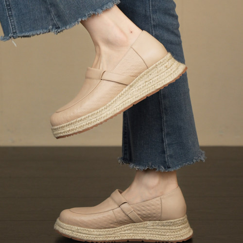 一脚蹬草编厚底坡跟浅口单鞋