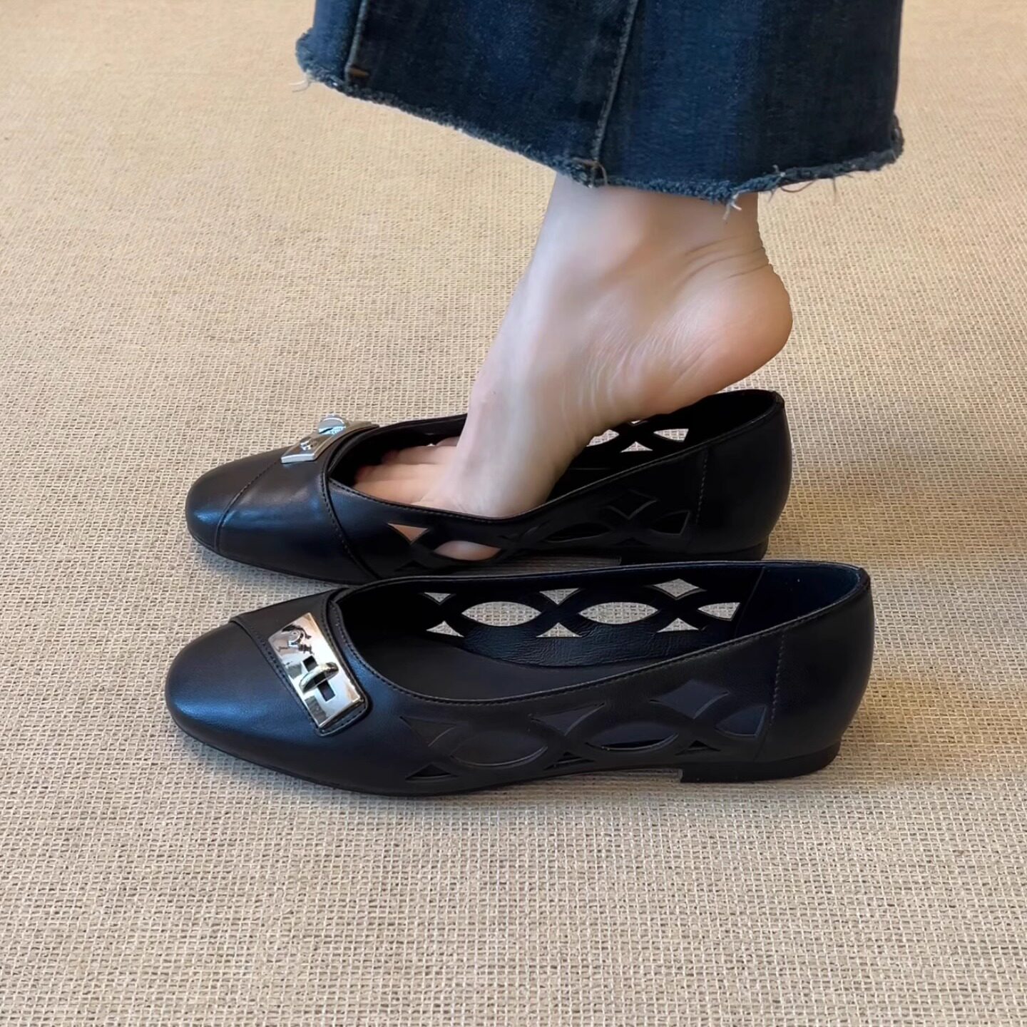 nnmiss/1.5cm百搭圆头镂空透气凉鞋通勤搭扣浅口一脚蹬平底单鞋