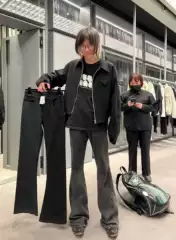 (in Stock) Paris Style 23Fall Bootcut Pure Black Distressed Denim Micro-Flare Long Pants for Men Vibe