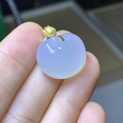 天然缅甸A货冰种翡翠如意头吊坠