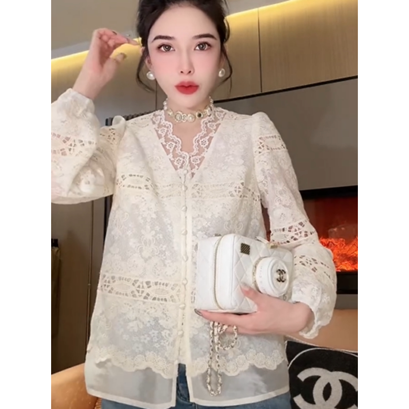 欧货2026春季法式V领镂空蕾丝钩花衬衫女高级感气质精致绝美小衫