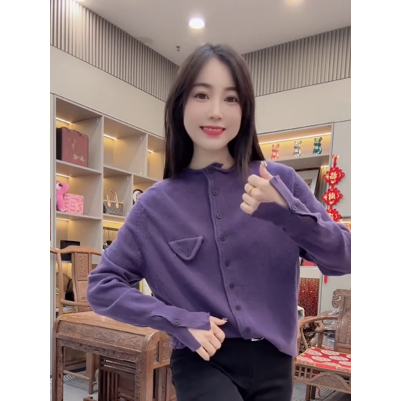 2025冬季新款立领排扣假口袋针织开衫女独特袖扣开叉百搭卷边毛衣