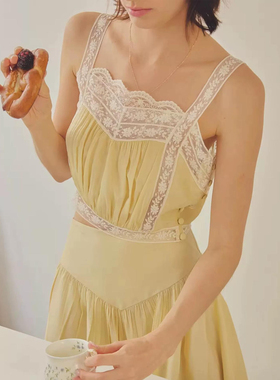 姜研同款南法海岛度假风淡黄色拼接蕾丝吊带小上衣高腰半身裙套装