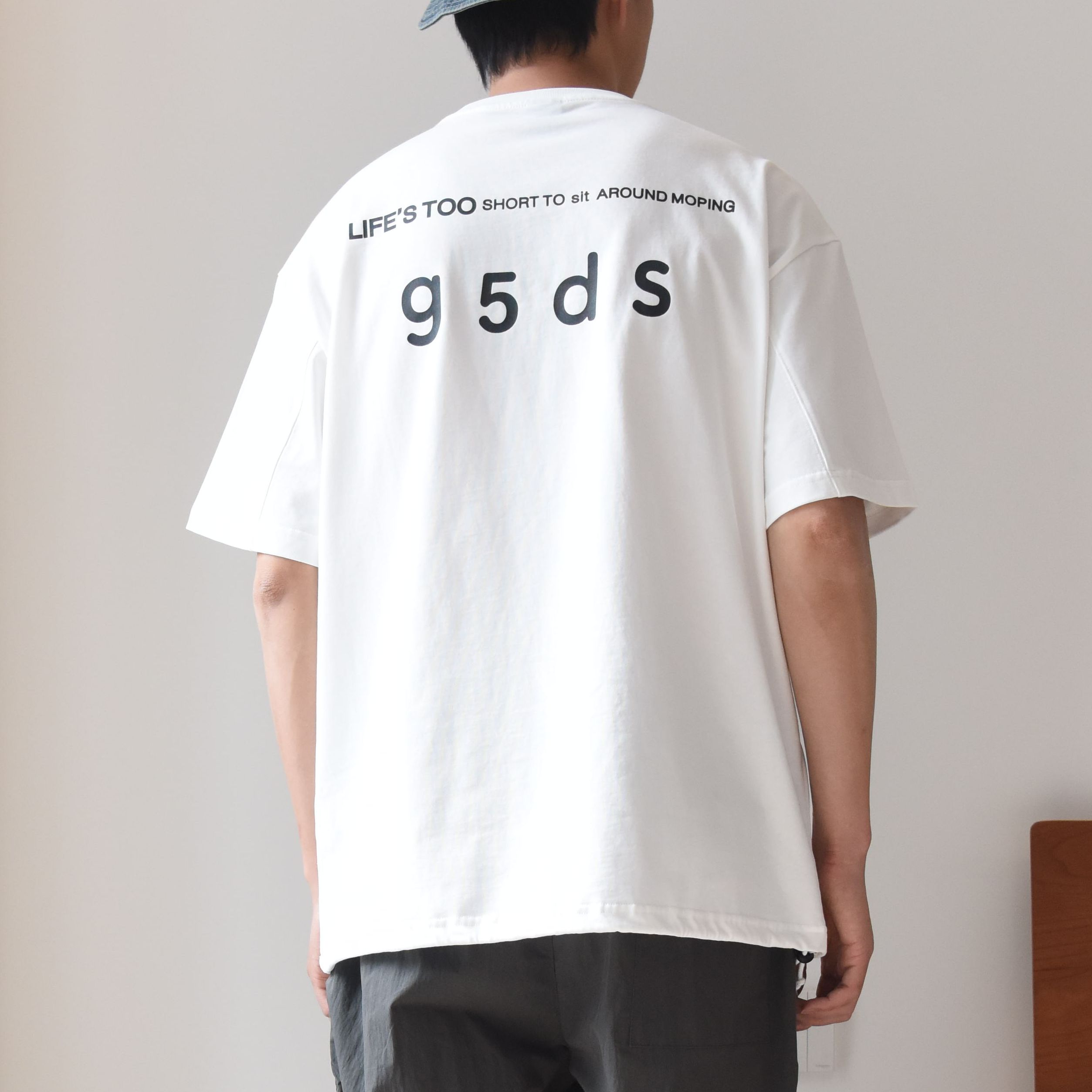 重磅英文印花宽松落肩短袖T恤衫