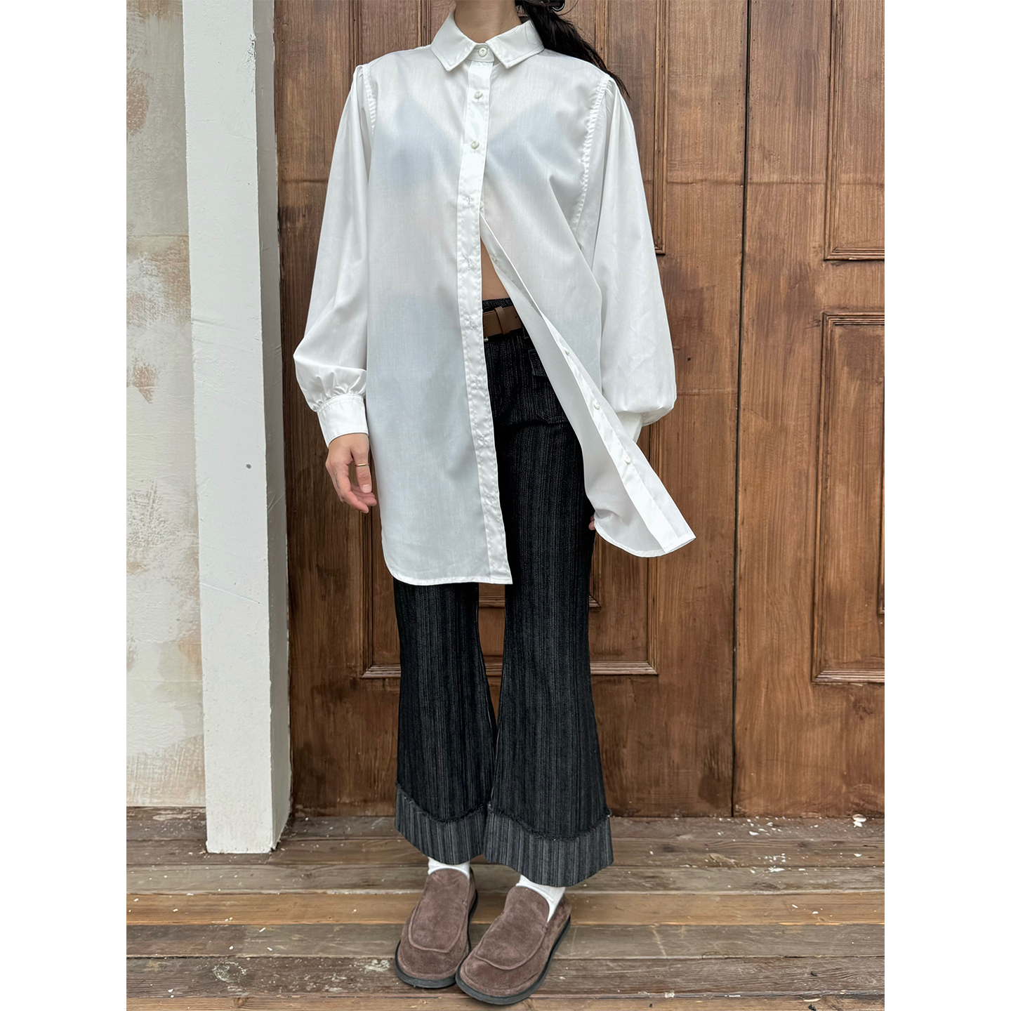 不易皱垂感白色花苞袖长袖衬衫