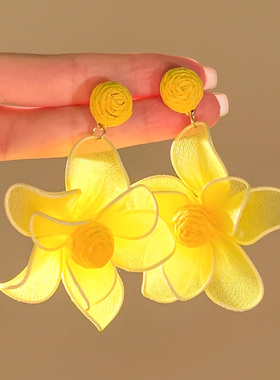 海边氛围感黄色仿真花朵耳环女法式高级感夸张显脸小耳钉耳坠配饰