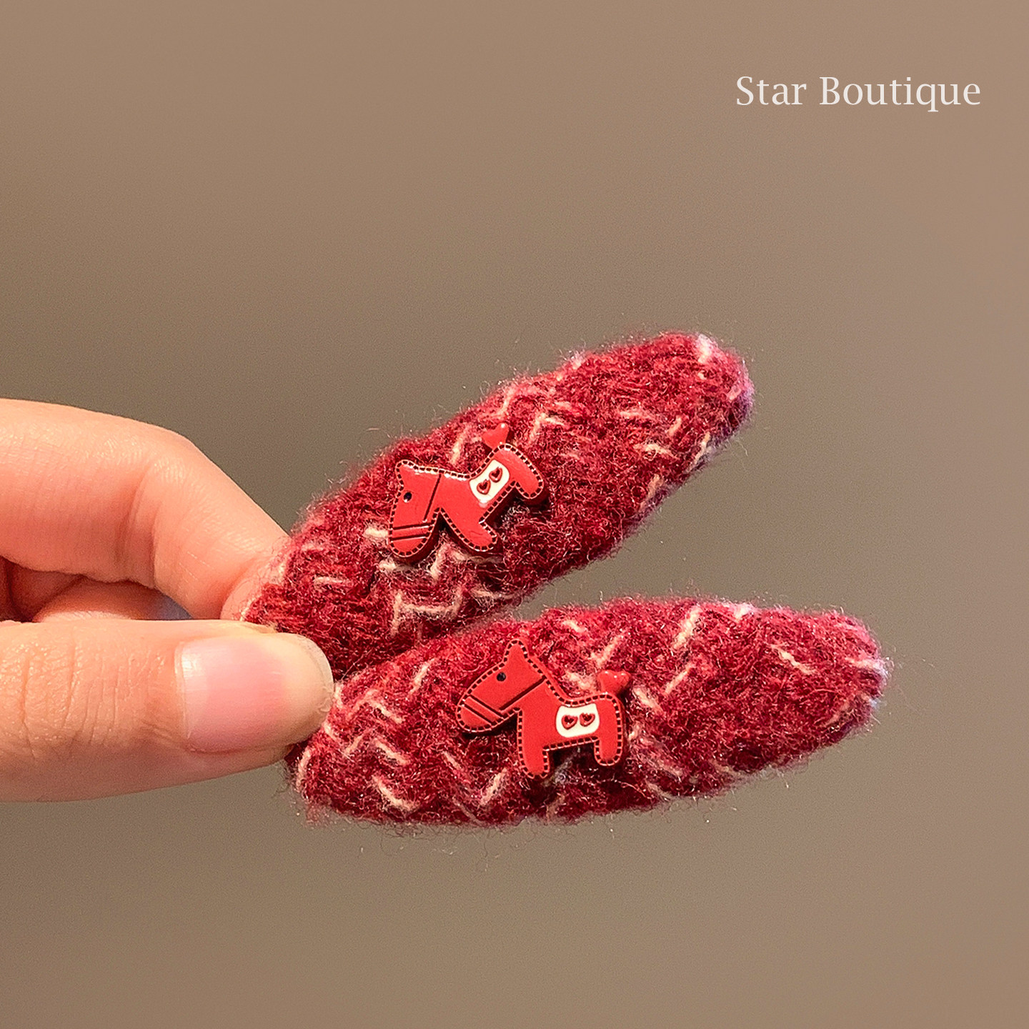 新年红色小马毛线针织发夹女高级感侧边碎发刘海夹子发卡百搭头饰,饰品/流行首饰/时尚饰品新,发饰,淘宝优惠券,粉丝福利购,淘宝优惠卷