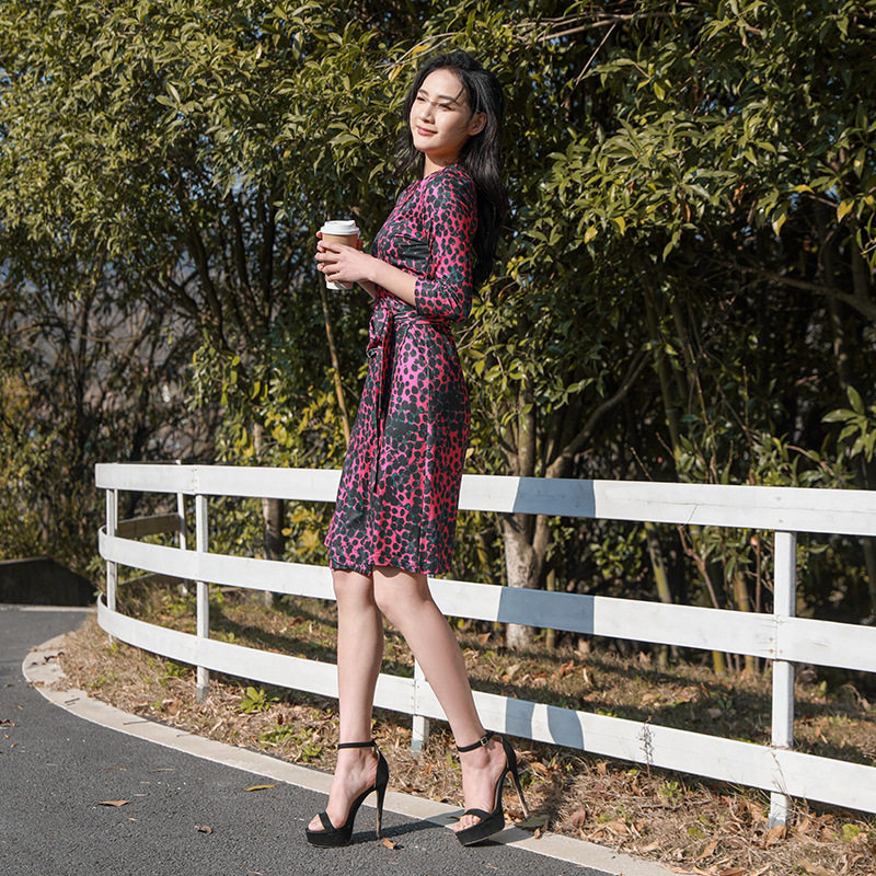 PG DVF2023春夏新款玫红水墨圆点印花裹身裙都市女人显身材系腰带