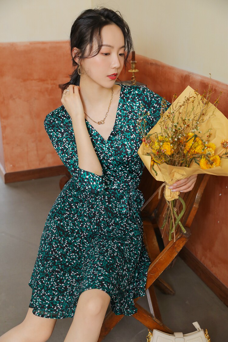 PG DVF连衣裙2023春夏装新款深绿白点拼接裙v领裹身裙女修身