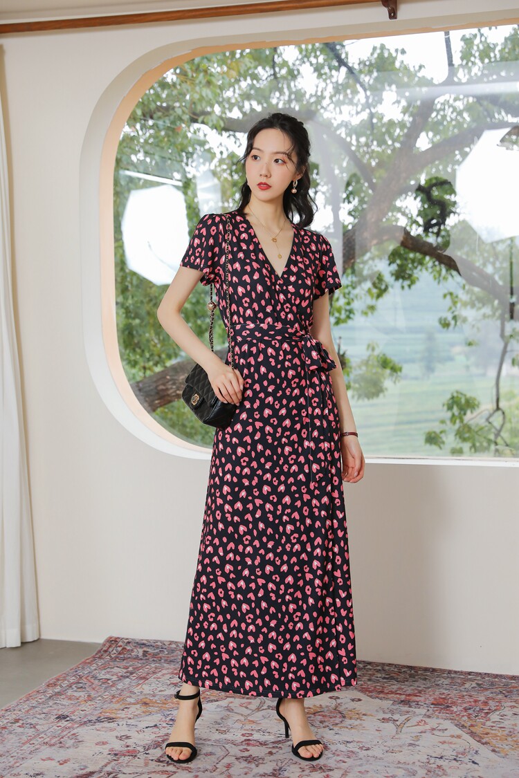 PG DVF连衣裙2022春夏装新款黑底小红花短袖长裙v领裹身裙女修身