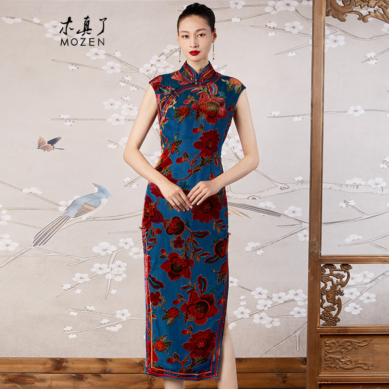 木真了中式复古女裙新品中国风烂花绒长款旗袍喜妈妈宴会礼服620属于什么档次？