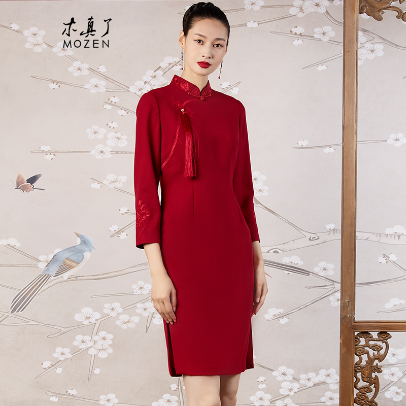 木真了九分袖毛呢连衣裙新品中国风羊毛刺绣修身喜妈妈旗袍316