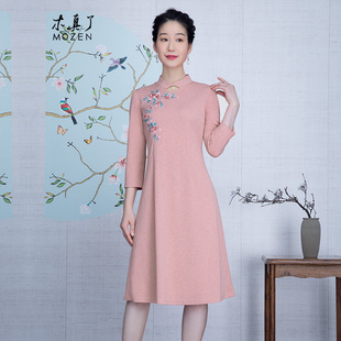 木真了弹力针织连衣裙七分袖女裙新品A摆绣花日常修身旗袍裙901
