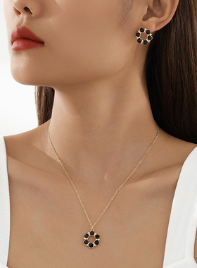 1套项链耳坠套装花朵镶钻黑色白色彩色时尚精致气质百搭轻奢风首