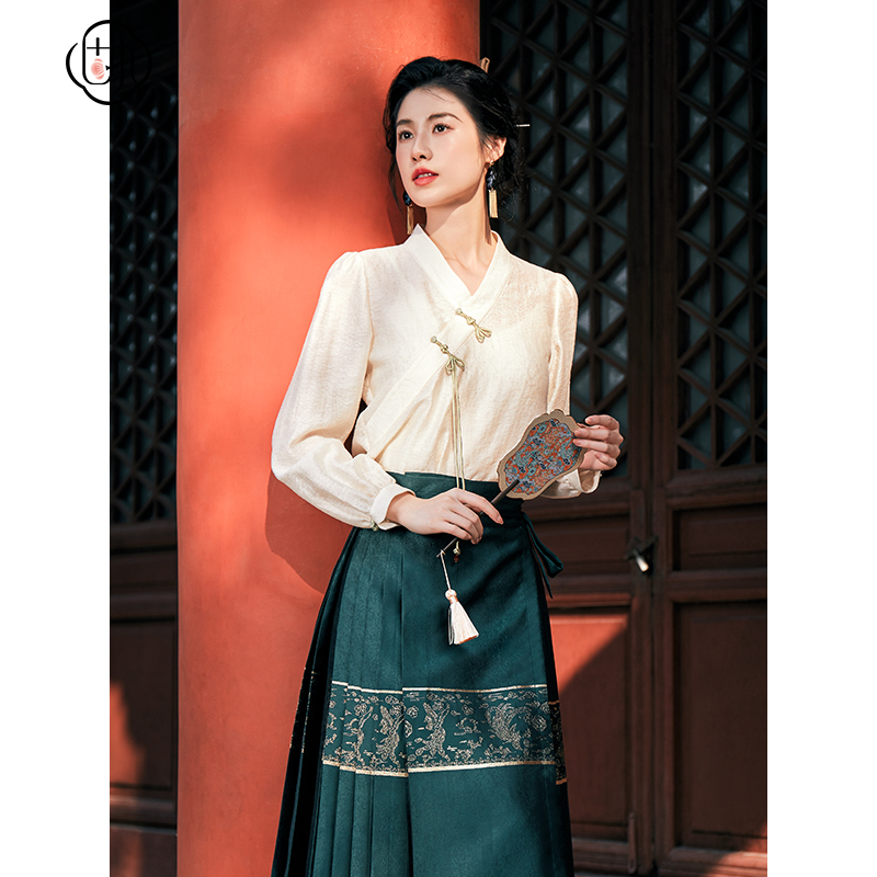 固执中国风v领盘扣泡泡袖小衫