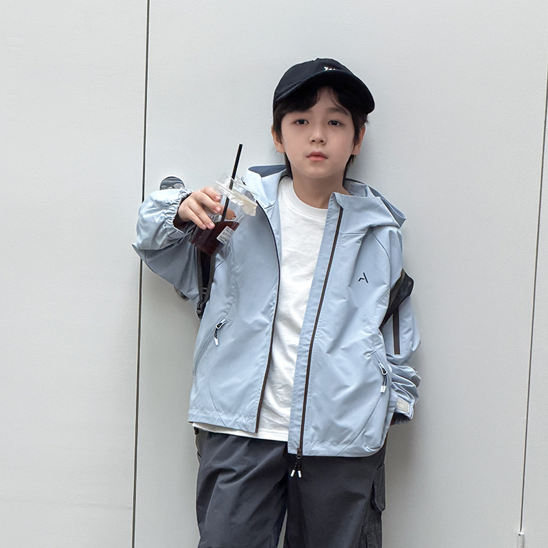 男童外套2026春季新款儿童防风防水连帽冲锋衣户外耐穿春装上衣潮