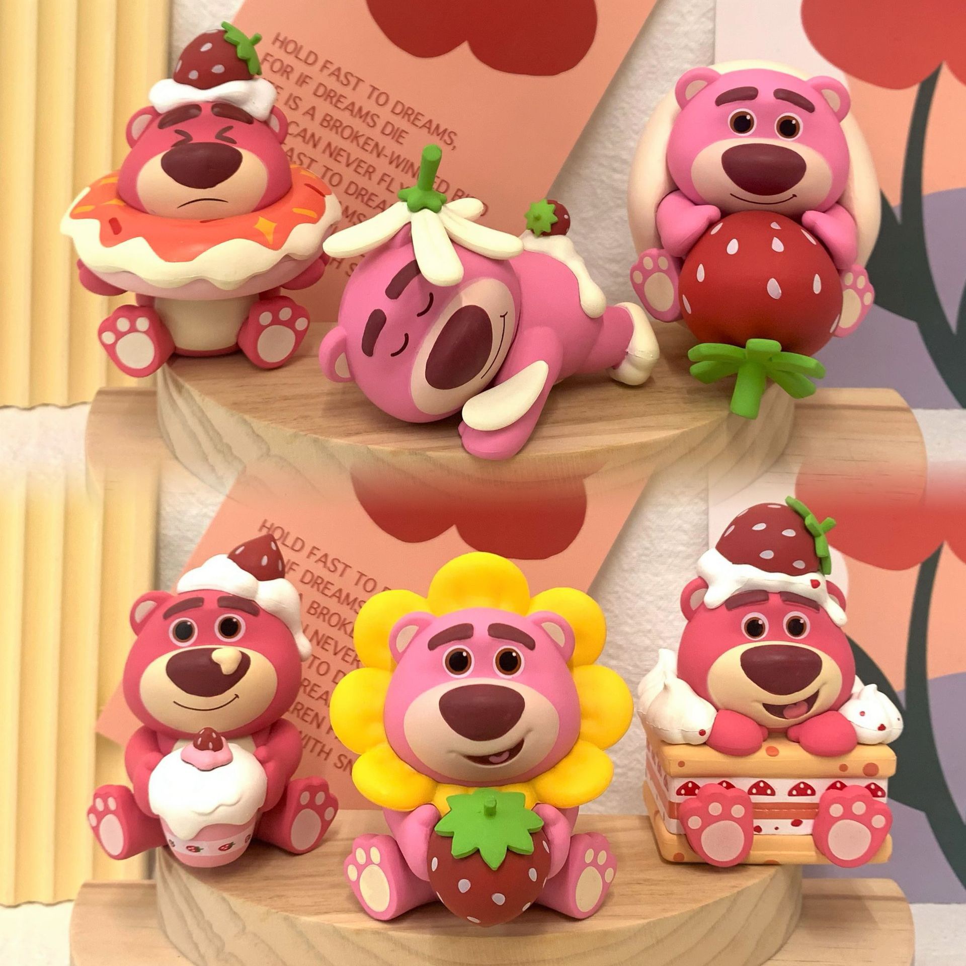 草莓熊甜品派对系列盲盒手办公仔桌面摆件玩具女生礼物可爱小摆件