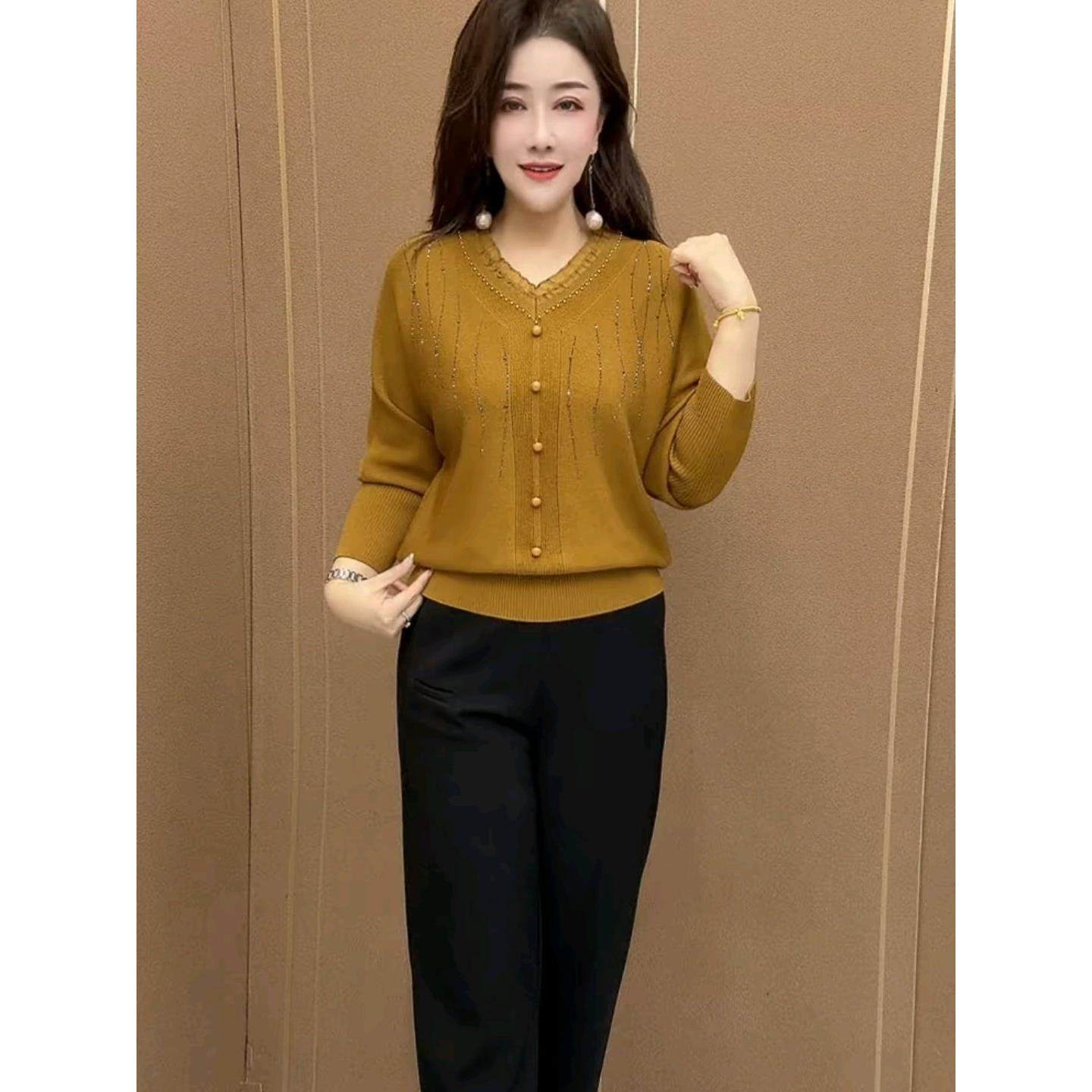 年轻妈妈装冰丝v领针织衫上衣春秋新款洋气烫钻中老年女装打底衫,女装/女士精品,毛针织衫,淘宝优惠券,粉丝福利购,淘宝优惠卷