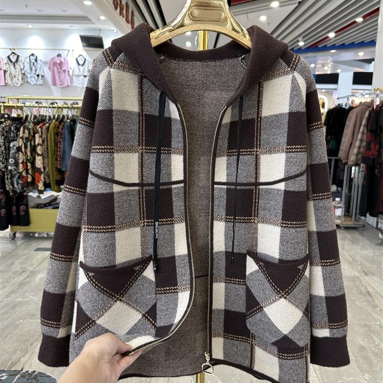 年轻妈妈装连帽短款格子毛呢外套2024秋装洋气高贵气质中老年上衣