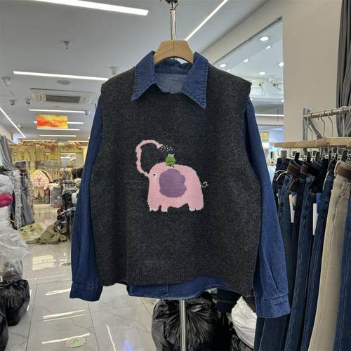 2026年早春新款韩系学院风卡通图案针织背心+牛仔衬衫两件套装女