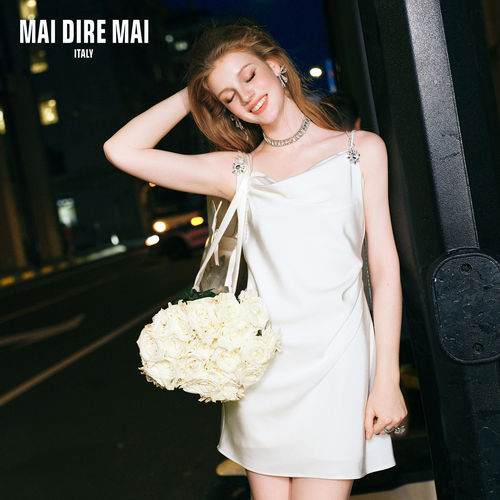 MAI DIRE MAI【徐如蓝同款】缎面钻链高级宴会收腰吊带连衣裙女冬