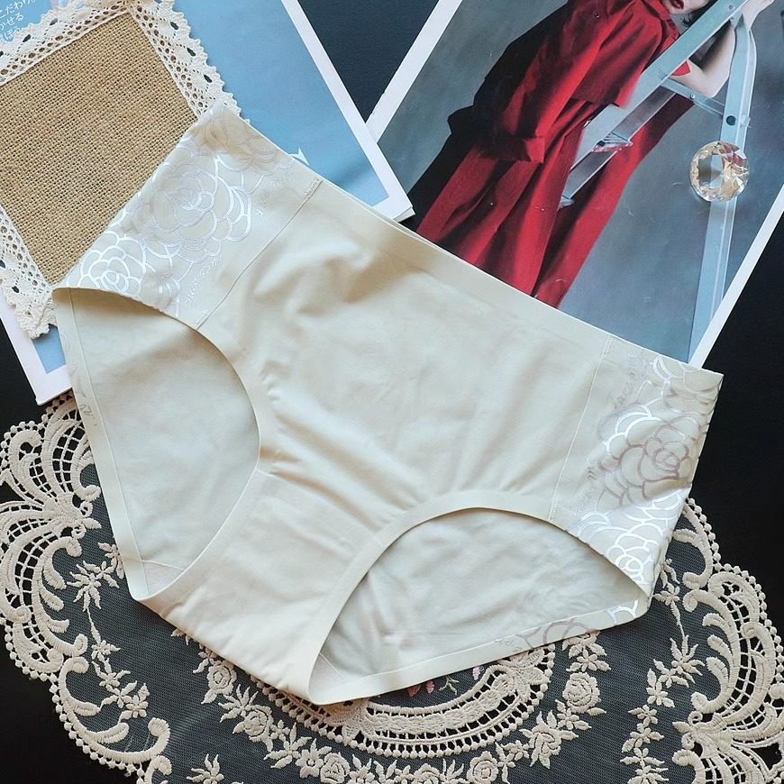 新款中腰内裤女透气无痕一片式女式三角裤高弹纯棉档女生小内裤头