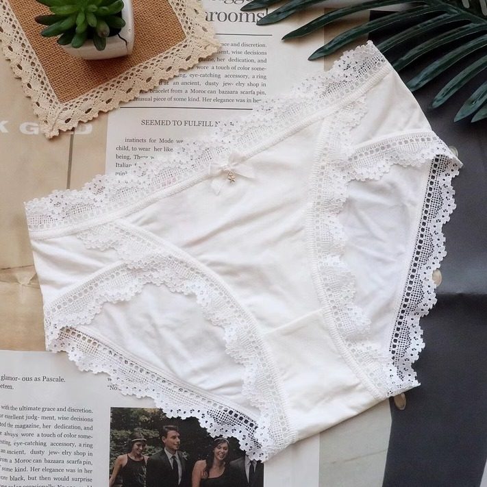 性感内裤女莫代尔蕾丝边中腰三角裤高弹透气短裤纯欲风包臀翘臀
