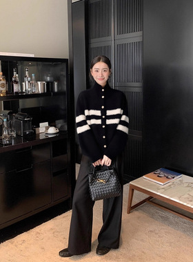 港米服饰/黑白条纹高领毛衣开衫外套女2025新款秋冬加厚针织衫