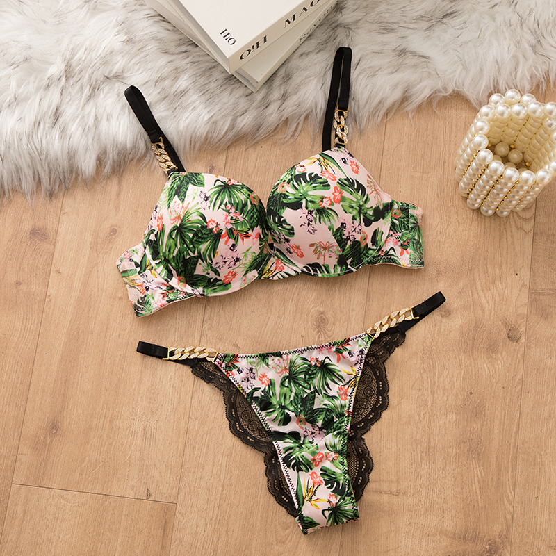 维多利亚水钻金属绿花字母肩带内衣女小胸聚拢上托调整型文胸套装