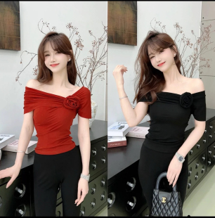 官方旗舰店正品 卡卡女装 三穿不规则纯欲立体花朵锁骨领T恤上衣潮