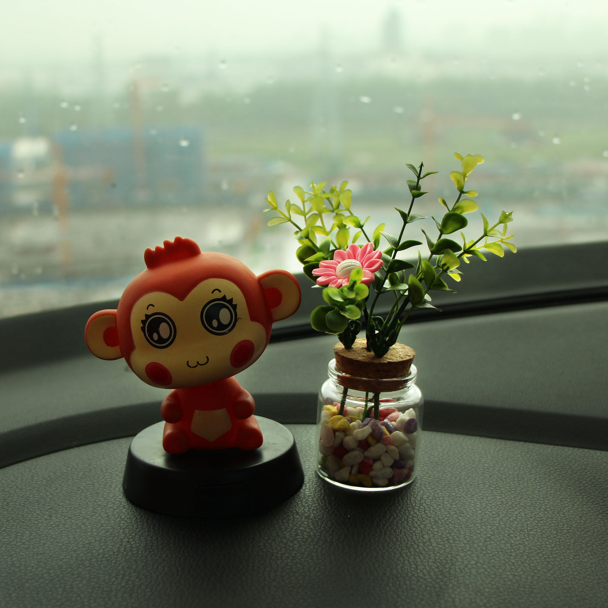 「卡通小猴子」治愈系汽车摆件可爱车载装饰礼物车内卡通饰品中控