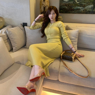 黄色长袖针织连衣裙女春季新款收腰显瘦内搭长裙修身气质长款裙子