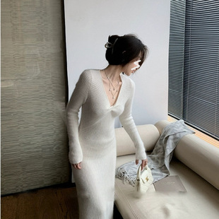 【现货】富家千金感穿搭长袖v领白色针织连衣裙2025新款秋季