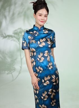 格格妈妈装蓝底叶纹旗袍