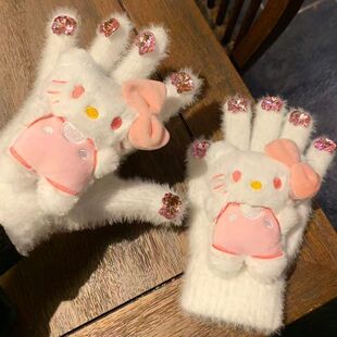 冬天的第一副手套一定要闪闪亮亮的hellokitty啦！！太可爱了～