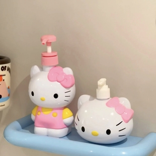 谁能拒绝可爱的kitty分装瓶啊！！我拿来装洗手液,现在更爱洗手了