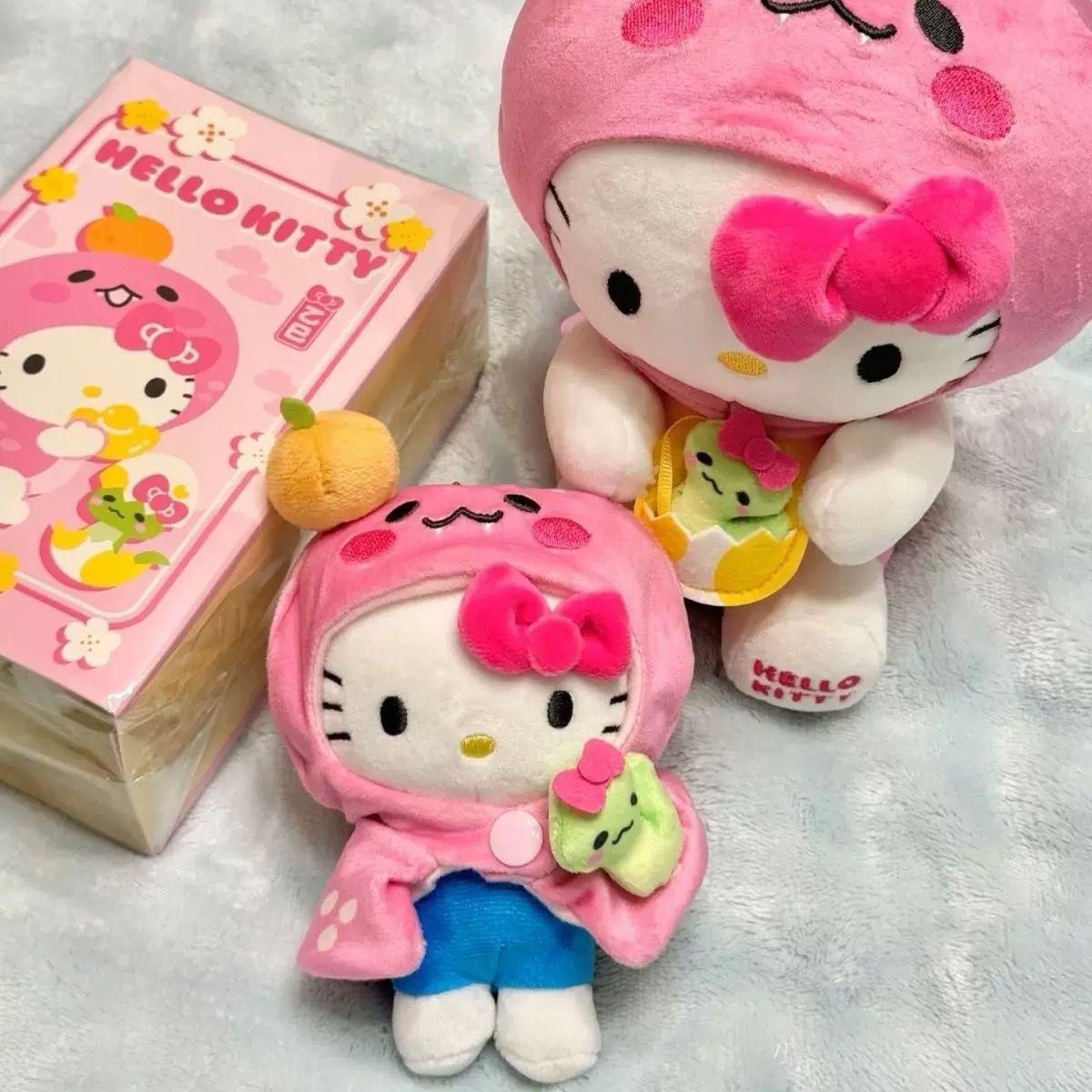 蛇年限定kitty挂件好可爱～蛇蛇抱蛋披风kitty公仔挂件可爱包包