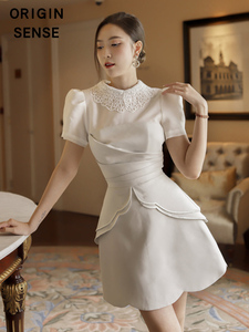 高档精品小众米白色通勤好穿蕾丝娃娃领假两件超短小个子连衣裙