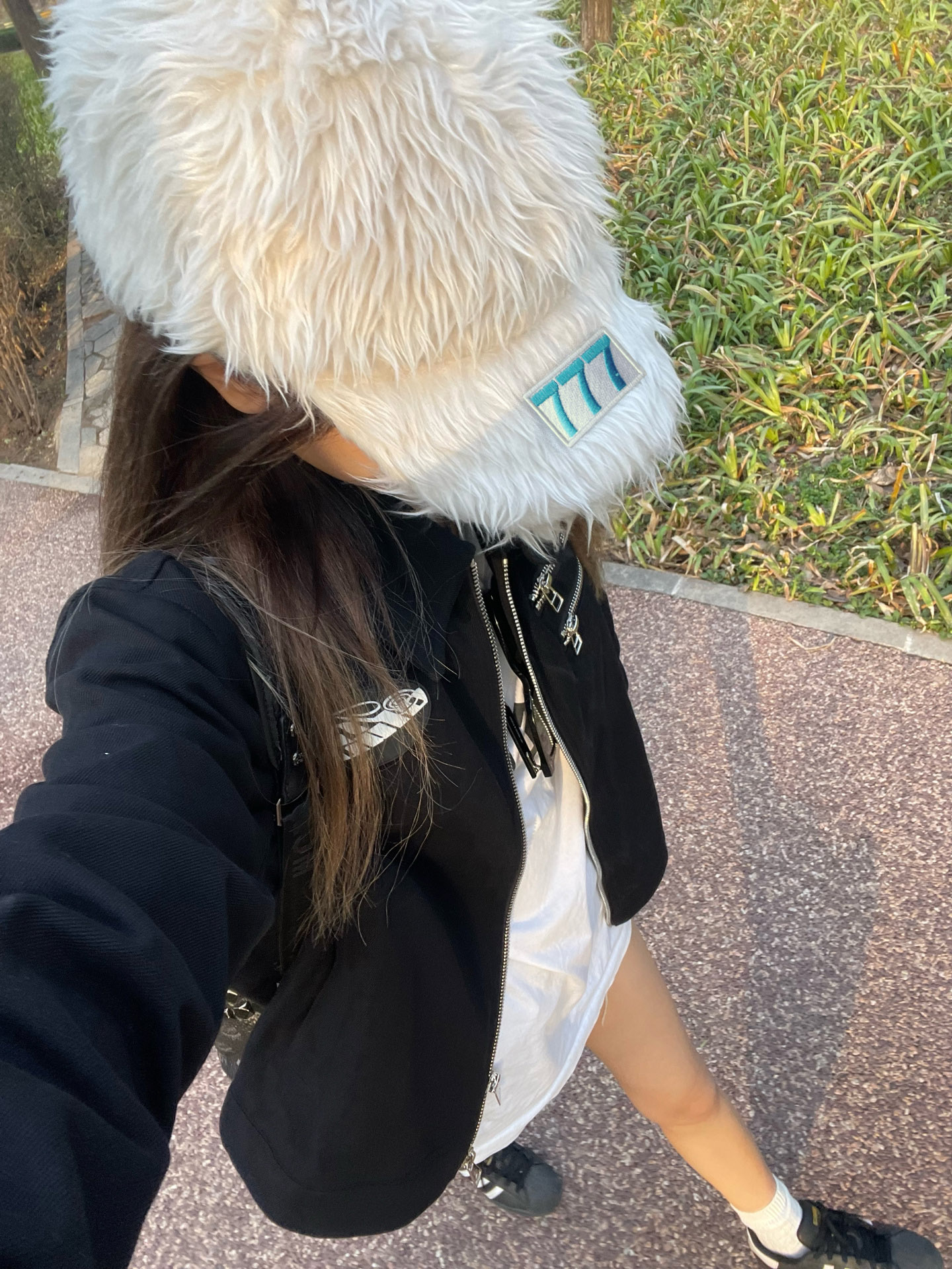 数字777彩色刺绣长毛绒鸭舌帽