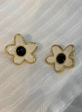 1000SE米色金属花朵耳钉时尚