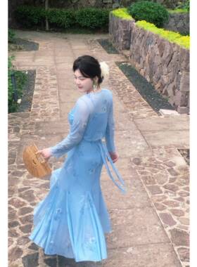 哒头.Studio【小兰花】微胖mm大码2024年新款度假修身显瘦连衣裙