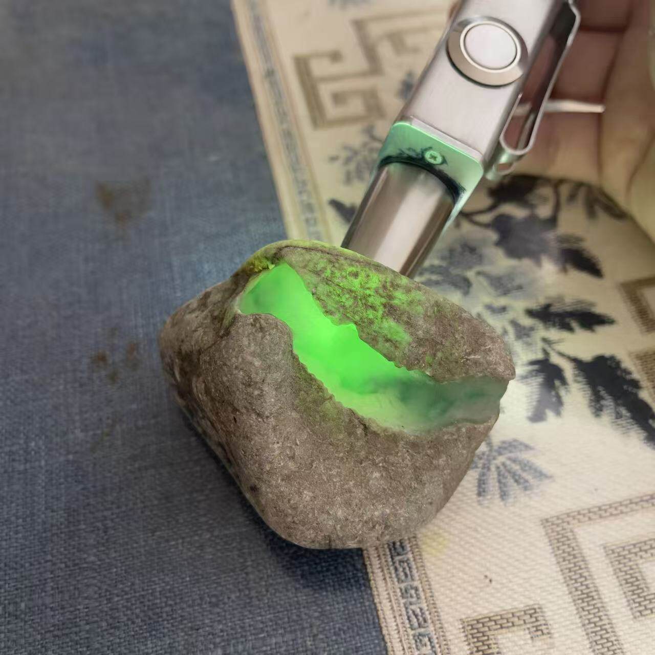 缅甸翡翠后江场口冰种开窗料