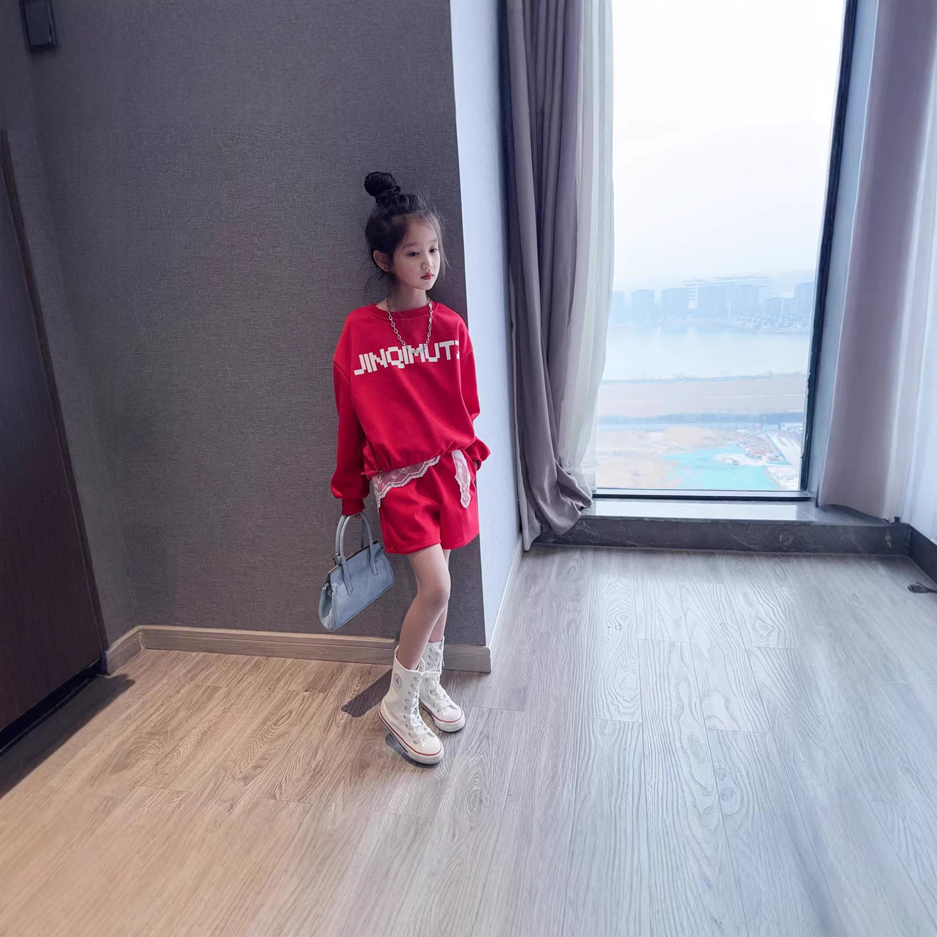 女童红色卫衣套装2026新款韩系休闲宽松上衣短裤洋气女孩穿搭整套