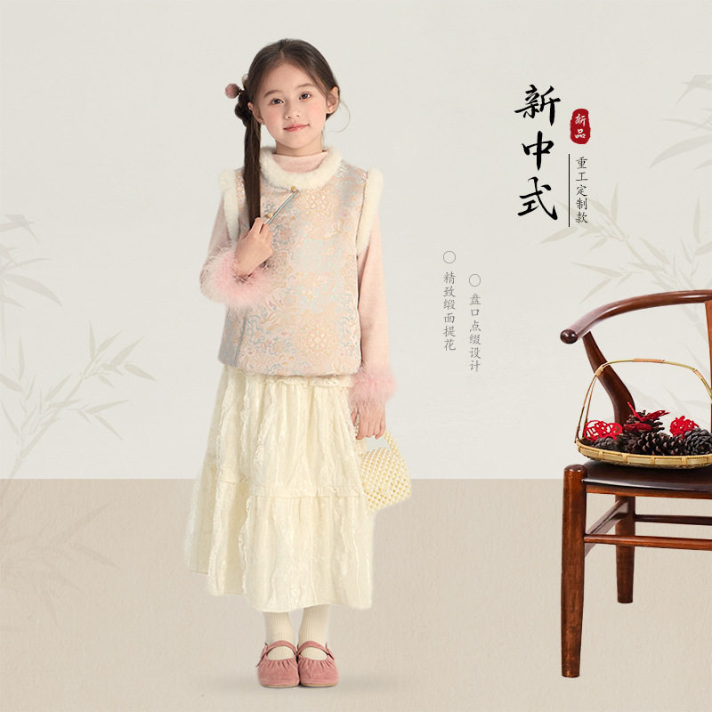 艾摩贝贝女童拜年服2025冬款儿童新中式提花马甲加绒缎面国风背心