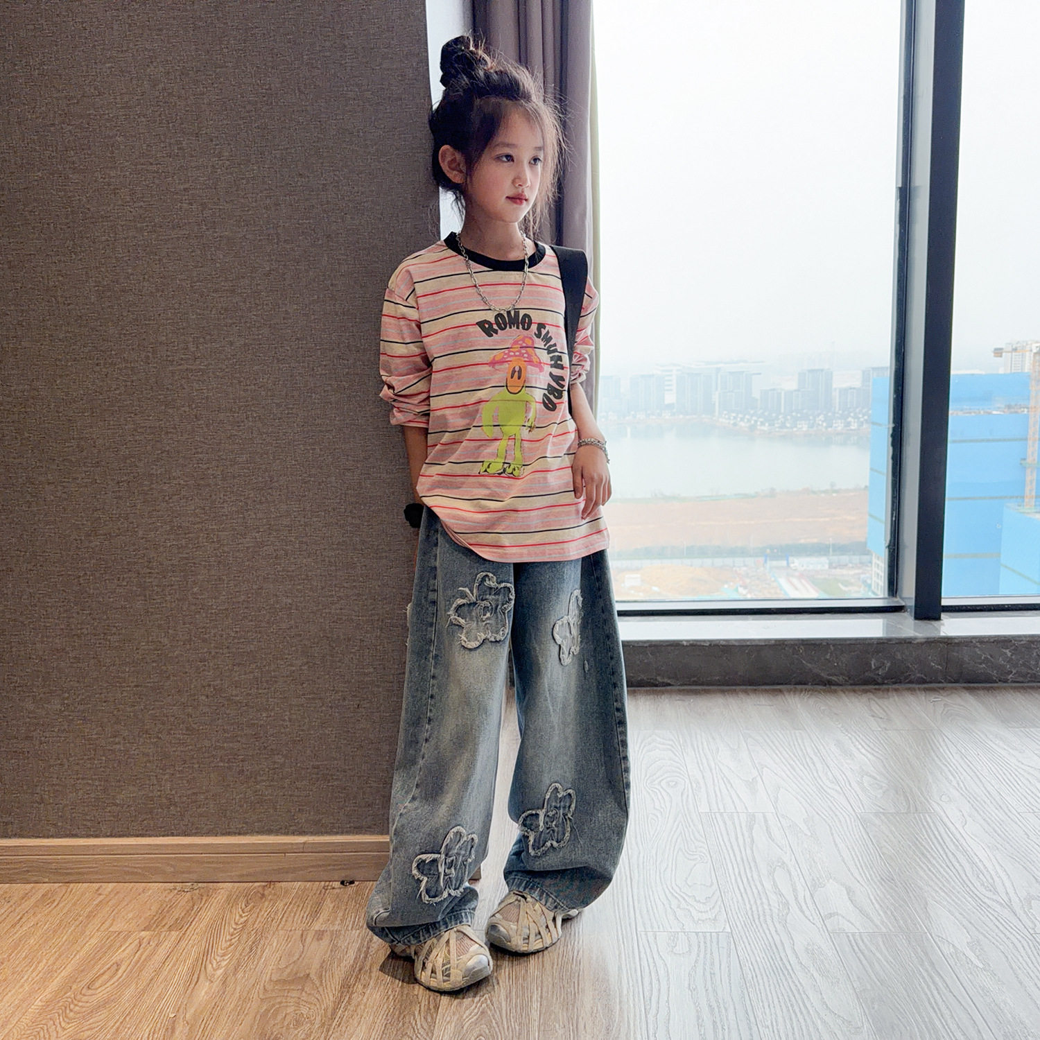 女童长袖打底衫2026春装新款宽松条纹T恤儿童复古牛仔弯刀裤套装