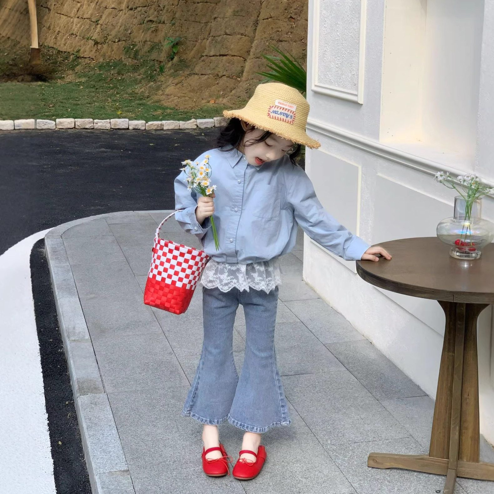 韩国童装2026春夏季蓝色短款韩版长袖衬衣蕾丝背心牛仔喇叭裤洋气